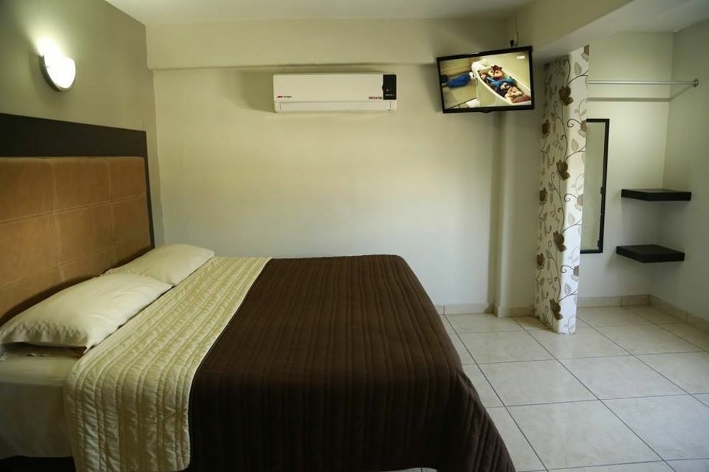 Hotel Flores Guamuchil Exteriér fotografie